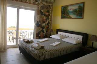 Апартаменты Apartments Sun Улцинь Трехместный номер с балконом и видом на море-7