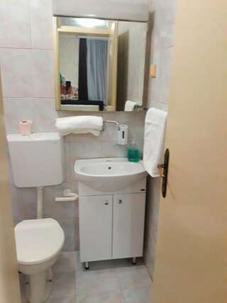 Апартаменты Apartments Sun Улцинь Трехместный номер с балконом-4