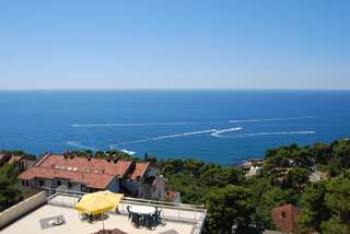 Апартаменты Apartments Sun Улцинь Четырехместный номер с балконом и видом на море-1