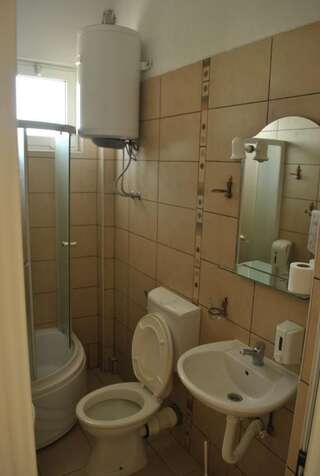 Апартаменты Apartments Sun Улцинь Трехместный номер с балконом-5