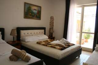 Апартаменты Apartments Sun Улцинь Трехместный номер с балконом-6