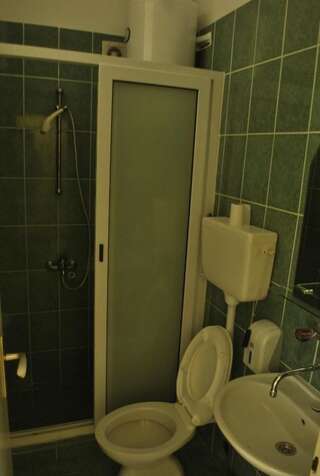 Апартаменты Apartments Sun Улцинь Трехместный номер с балконом-7