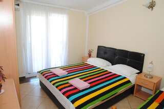 Апартаменты Apartments Sun Улцинь Трехместный номер с балконом-8