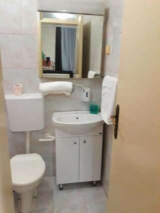 Апартаменты Apartments Sun Улцинь Трехместный номер с балконом-13